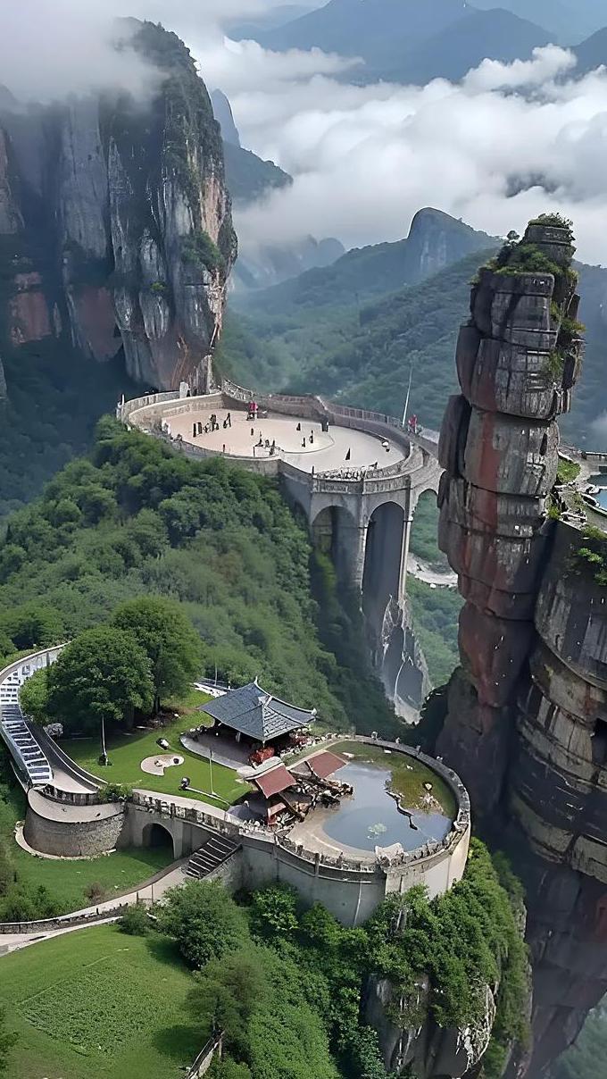 《地理中国》神秘水域 - 喀斯特地貌 《地理中国》神秘水域 - 喀斯特地貌