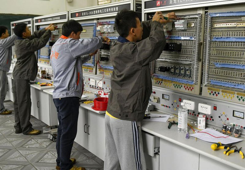 低压（弱电）电工培训 - 电工实训
