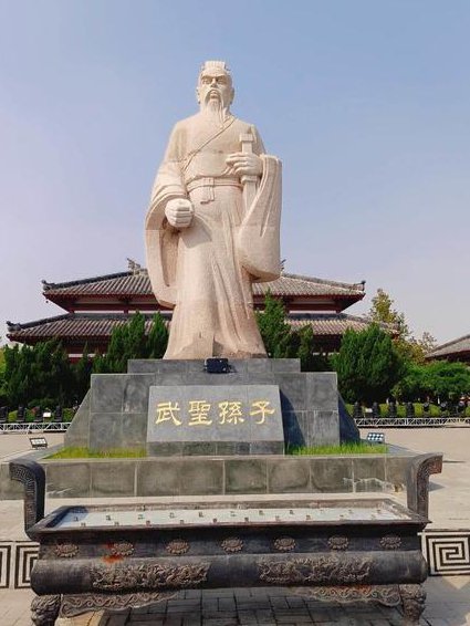 东南大学 孙子兵法导读 全40讲 - 孙武铜像